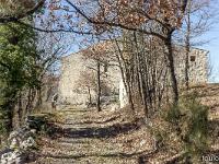 Eglise Saint Mary - XIIIe  Arrivée à l'Eglise Saint Mary - Ici l'arrière de l'église à l'Est. A droite l'ancien hermitage ...