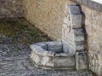 Fontaines, sources et lavoirs  A Dauphin (Alpes de Haute Provence)