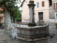 Fontaines, sources et lavoirs  A Remollon (Hautes Alpes)