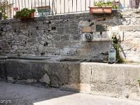 Fontaines, sources et lavoirs  Fontaine de Vachères (Alpes de Haute Provence) - Août 2023