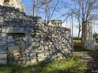 Forcalquier - ND de Provence (1875)  Autre portail donnant accès à la partie Est de la motte castrale qui porte la chapelle