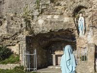 Forcalquier - ND de Provence (1875)  L'hôtel et les deux vierges qui se font face