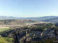 Piloubeau  Vue vers le Sud/Est. Au loin à gauche, la clue de Sisteron