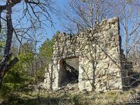 Piloubeau  Ici, un seul pan de mur encore debout