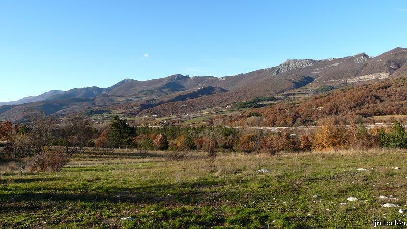 val-jabron-19web.jpg - Jabron - Vue vers le  nord-ouest (entre Noyers-sur- Jabron et l'entrée du cirque de Valbelle)