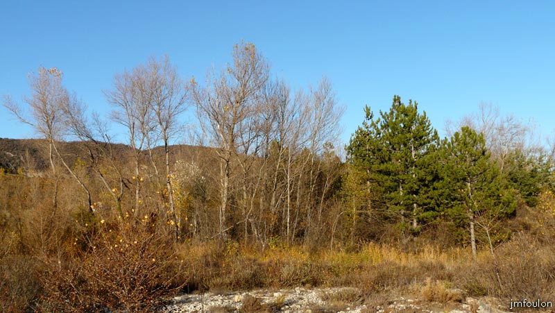 val-jabron-24web.jpg - Jabron - Rive gauche au niveau de l'entrée ouest de Bevons