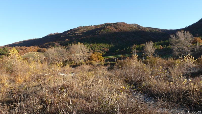 val-jabron-25web.jpg - Jabron - Le lit au niveau de Bevons et la montagne de Chapage