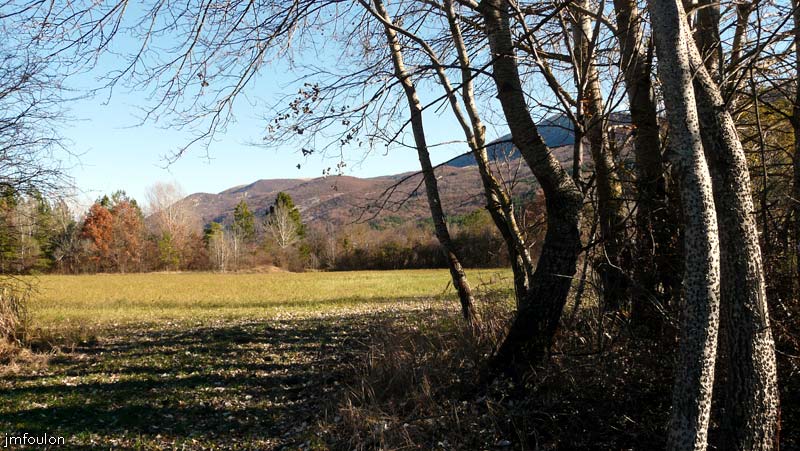 val-meouge-11web.jpg - Méouge -Rive droite quelques kilomètres avant Séderon (vue vers le sud)