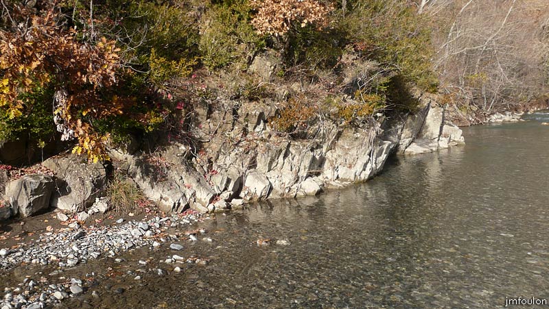 val-sasse-18web.jpg - Sasse - Lit et rive droite (peu avant Châteaufort)