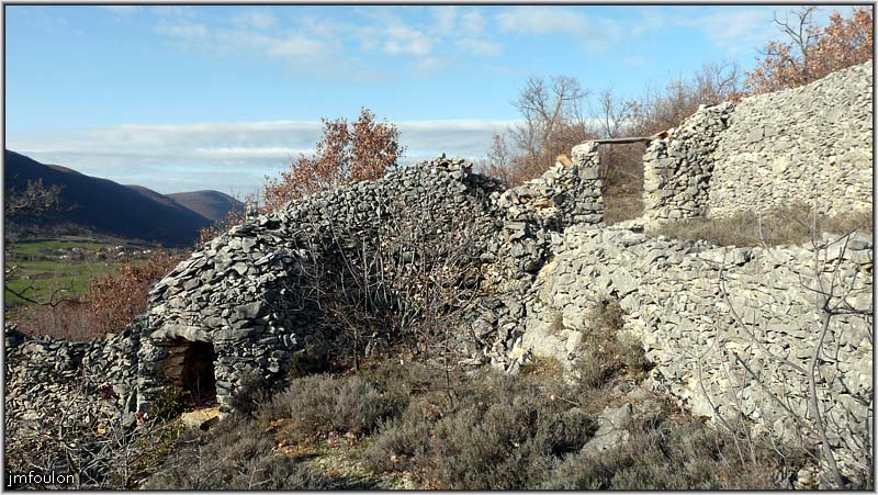 borie-banon-08web.jpg - Intérieur de l'enclos (nord)