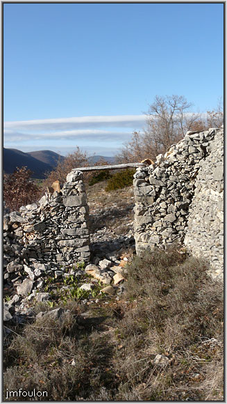 borie-banon-11bweb.jpg - Entrée vue de l'intérieur