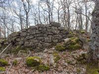 Borie à L'Est des Mourres  Borie en ruine à proximité de celle vue précédemment