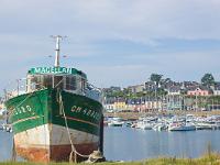 camaret-009  Camaret-sur-Mer - Le cimetière de bateaux et le port de plaisance