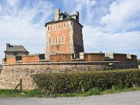 camaret-023  Camaret-sur-Mer - La Tour Vauban. Unique dans l'architecture militaire française, la Tour Vauban veille depuis plus de 300 ans sur l'anse de Camaret et l'entrée du goulet de Brest