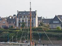 camaret-036  Camaret-sur-Mer - Bateau dans le port de plaisance
