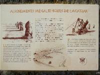 camaret-039  Camaret-sur-Mer - Alignements Mégalithiques de Lagatjar. A la base des trois pointes qui dessinent de manière caractéristique les contours de la commune de Camaret sur mer, un champ de pierres dressées atteste que cette extrémité de la Presqu’île est habitée depuis des millénaires.