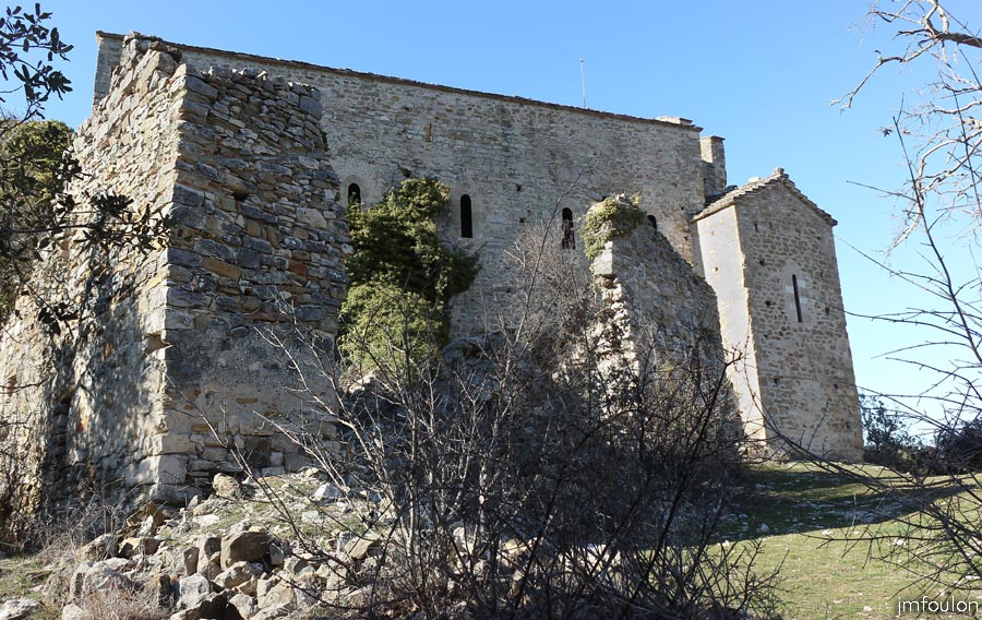 st-donat-05web.jpg - Saint Donat le Bas - Ruine devant la façade sud