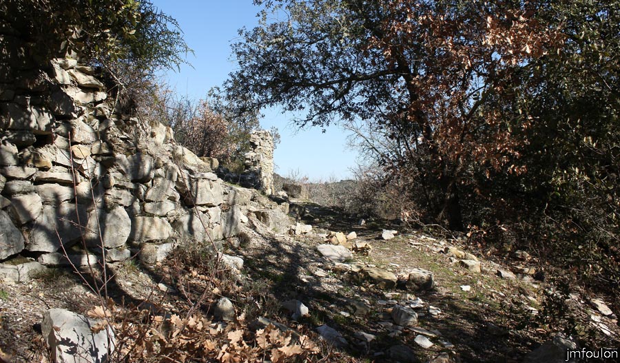 st-donat-36web.jpg - Saint Donat le Bas - Ruines des bâtisses qui jouxtaient l'église