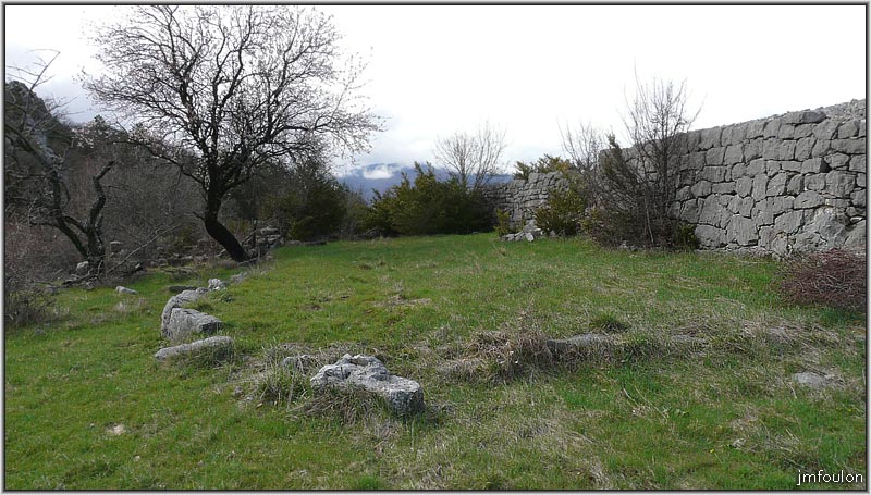 collet-08web.jpg - N° 1 - Curieuse ruine du Collet