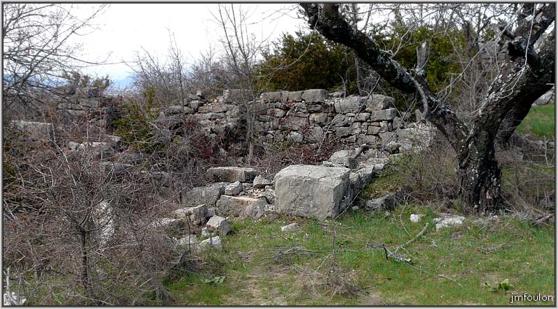 collet-09web.jpg - N° 1 - Cabanon carré attenant à la ruine