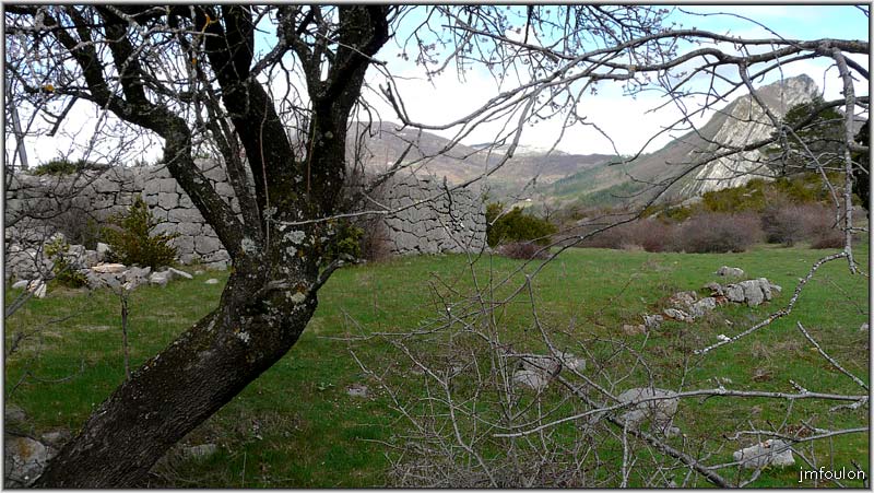 collet-10web.jpg - N° 1 - Curieuse ruine du Collet