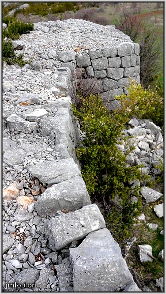 collet-12web.jpg - N° 1 - Curieuse ruine du Collet