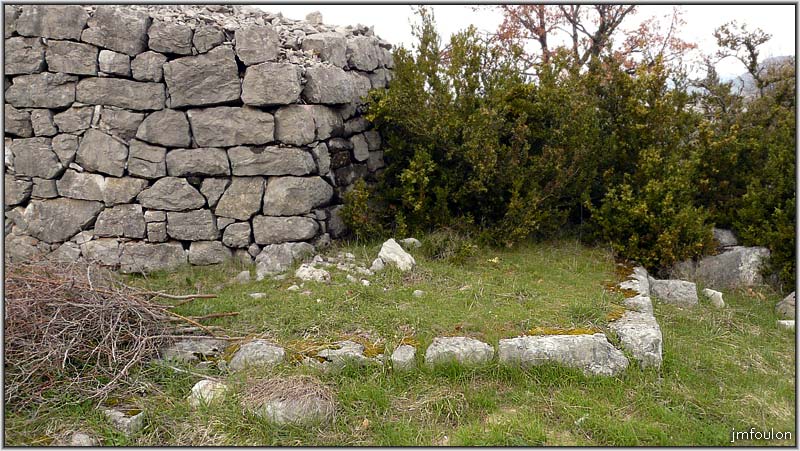 collet-14web.jpg - N° 1 - Curieuse ruine du Collet