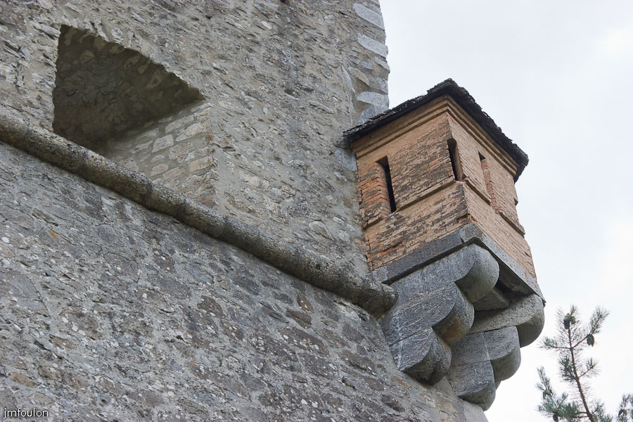fort-savoie-016.jpg - Colmars-les-Alpes - Le Fort de Savoie - Echauguette en briques sur corbeaux de l'angle Sud-Ouest.