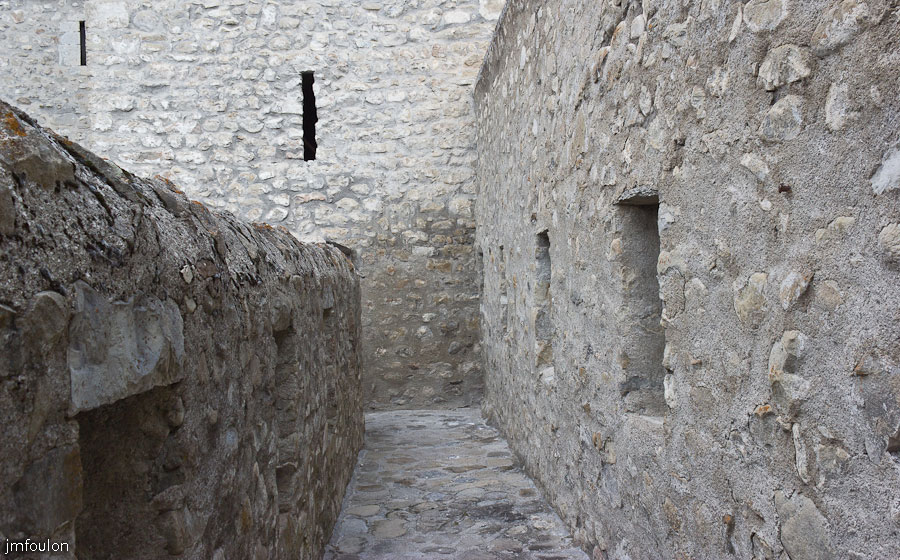 colmars-017.jpg - Colmars-les-Alpes - Porte de France - Chemin de ronde de la première enceinte (autre vue)