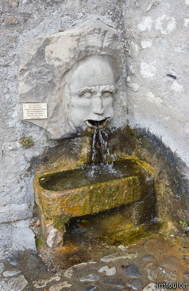 colmars-018.jpg - Colmars-les-Alpes - Fontaine de la Forge sise Porte de France.
