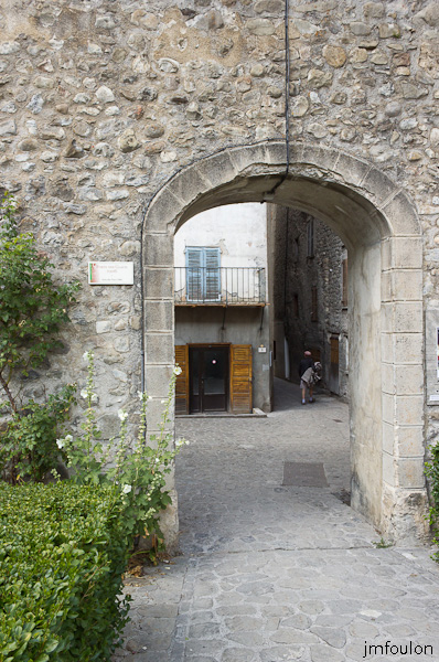 colmars-040.jpg - Colmars-les-Alpes - Porte des Glacis - En face à droite, la ruelle vue précedemment.
