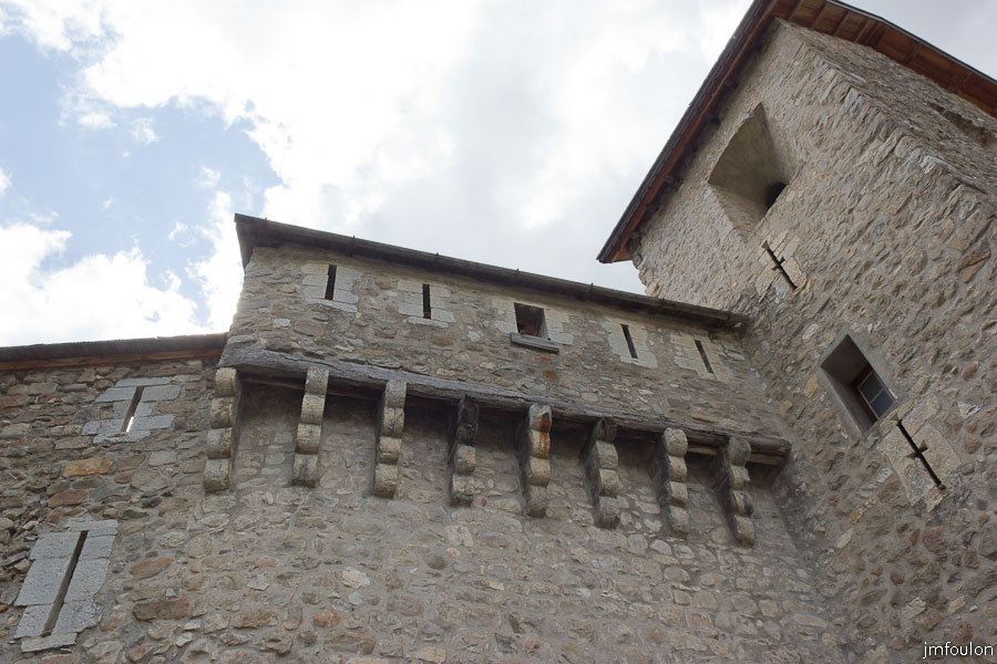 colmars-054.jpg - Colmars-les-Alpes - Porte de Savoie (extérieur) - Les mâchicoulis.