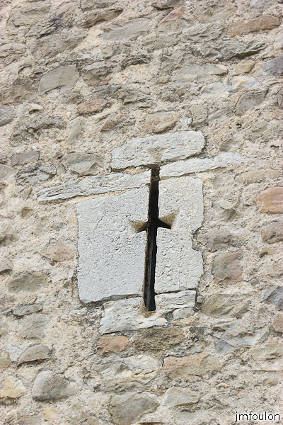 colmars-059.jpg - Colmars-les-Alpes - Meurtrière cruciforme adaptée aux  arbalètes.