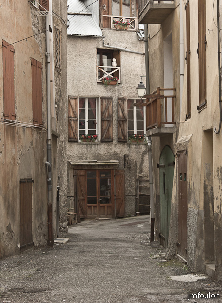 colmars-067.jpg - Colmars-les-Alpes - Une autre rue de Colmars.
