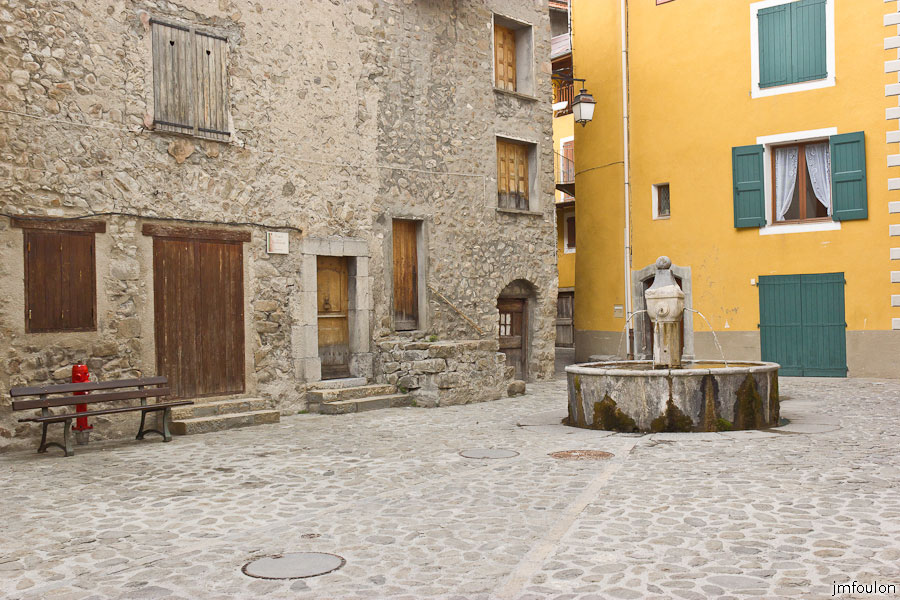 colmars-072.jpg - Colmars-les-Alpes - Place des Lavandières