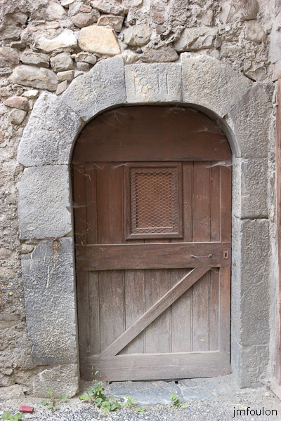 colmars-080.jpg - Colmars-les-Alpes - Porte datée sur la clé de voûte de 1811