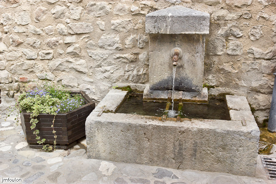 colmars-092.jpg - Colmars-les-Alpes - Une fontaine.