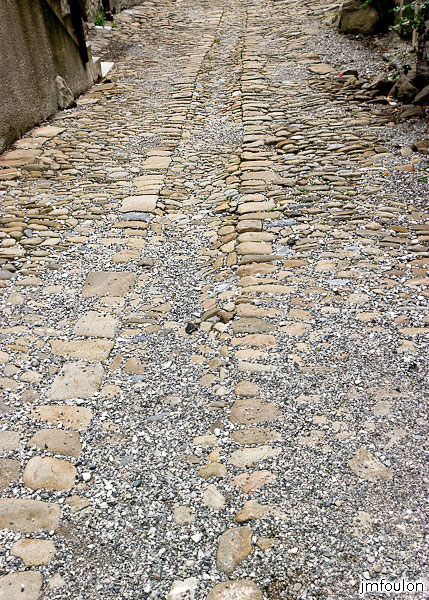 colmars-097.jpg - Colmars-les-Alpes - Vestiges des calades qui recouvraient jadis les rue de la ville close.
