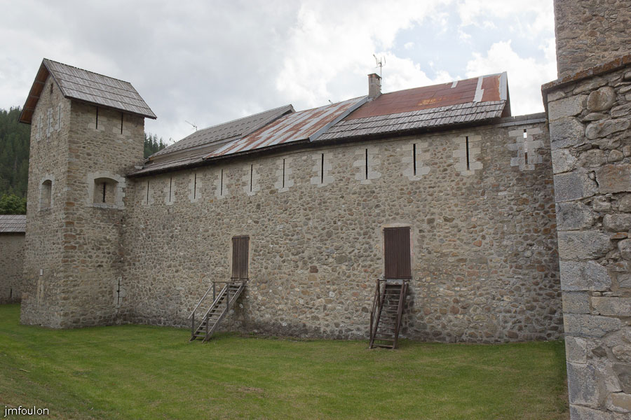 colmars-120.jpg - Colmars-les-Alpes - Les fortifications entre la porte de Savoie et celle des Glacis.