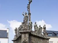 Confort-Meilars  Le calvaire aux treize apôtres