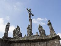 Confort-Meilars  Le calvaire aux treize apôtres