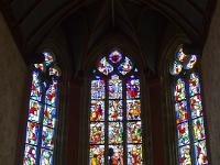 Confort-Meilars  Ses vitraux ont 400 ans et furent créés par R de Loubes, artiste de Quimper