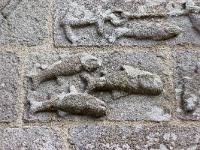 Confort-Meilars  Poissons taillés dans la pierre