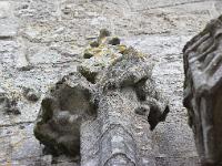 Confort-Meilars  Sculptures sur la grande façade de l'église Notre Dame de Confort