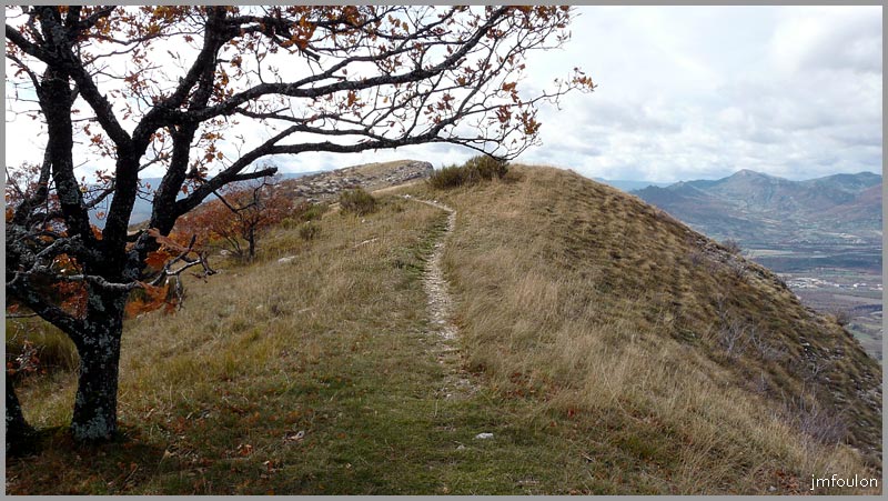 gache-13web.jpg - Vue vers l'ouest. on aperçois le sommet de Gache tout au fond, ou nous nous rendons.