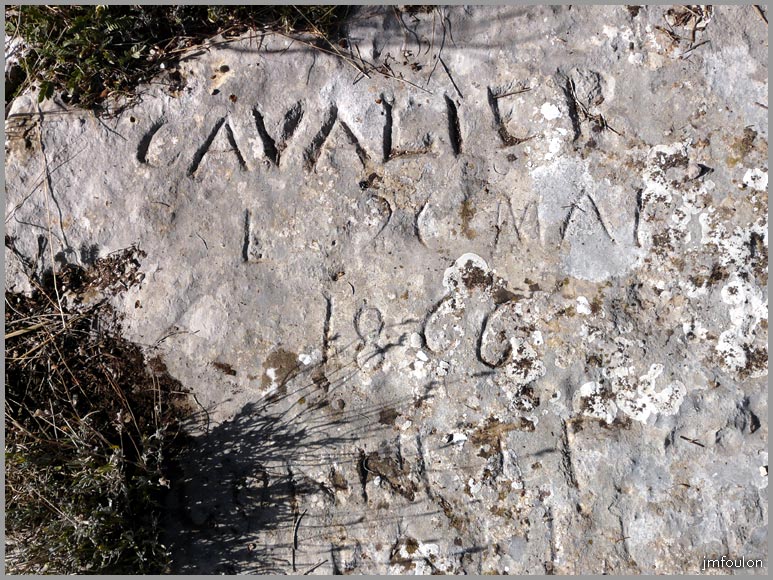 gache-inscription-1web.jpg - Inscription au sol au sommet datée de 1866.