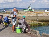 Douarnenez  Pêcheurs sur le port de Rosmeur