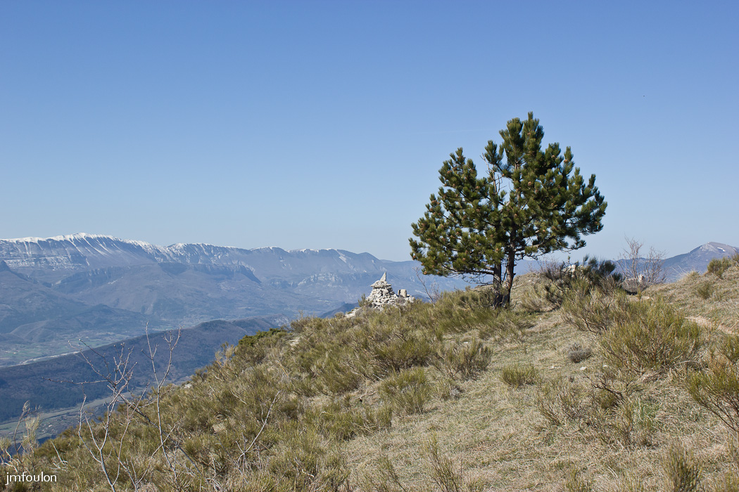 gache-034.jpg - Nous apercevons le caïrn qui symbolise le sommet de Gache
