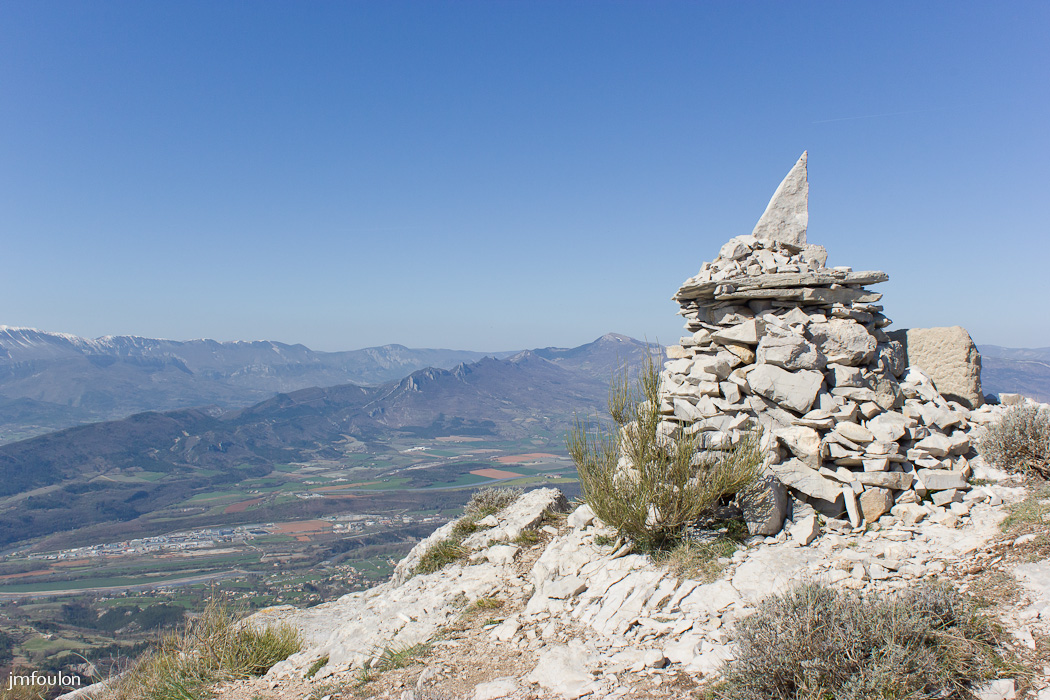 gache-036.jpg - Le caïrn