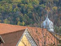 Visite de la ville de Gap (Hautes Alpes)  Le clocher du beffroi depuis la rue Pasteur